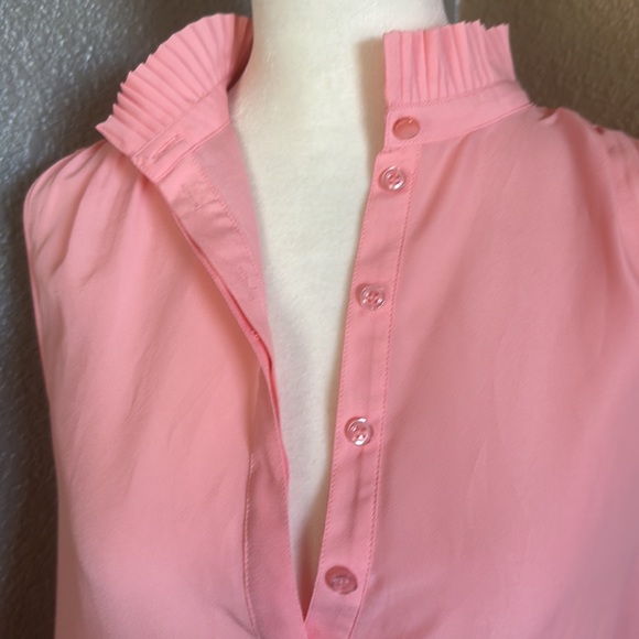 size 6 - JCrew - peach color sleeveless button down blouse with ruffle neck EUC - Picture 2 of 7
